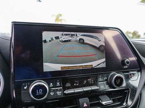 Used 2023 Toyota Highlander XSE FWD image 15