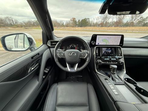 Used 2023 Lexus LX 600 4WD w/ Luxury Package image 42