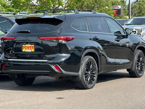 Used 2020 Toyota Highlander Platinum AWD/4WD image 4