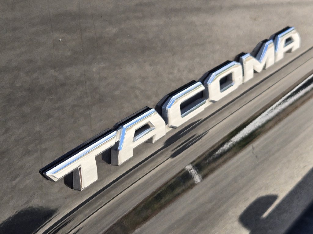 Used 2022 Toyota Tacoma SR5 w/ Technology Package RWD image 10