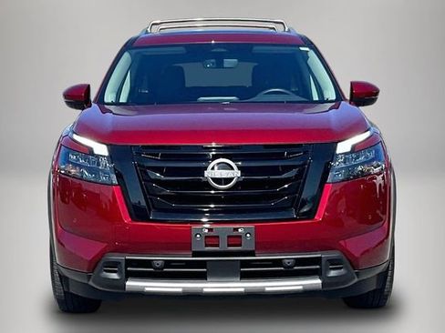 Certified 2025 Nissan Pathfinder SL w/ SL Premium Package FWD image 3