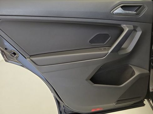Used 2021 Volkswagen Tiguan SEL FWD image 16