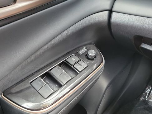 Certified 2025 Toyota Crown Signia AWD/4WD image 19