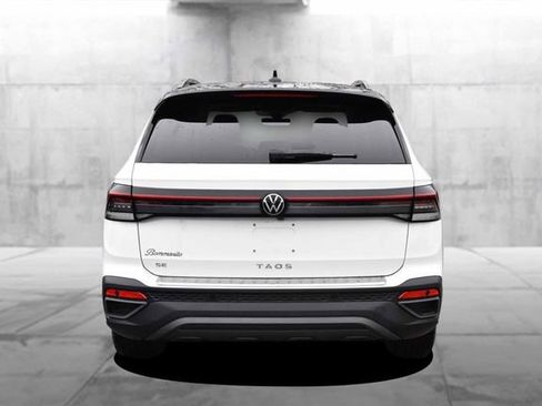 Certified 2025 Volkswagen Taos SE image 6