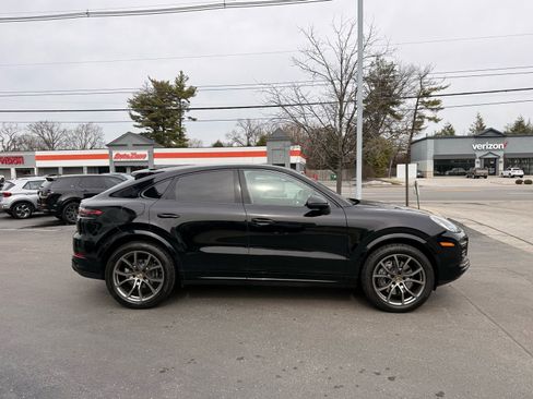 Used 2022 Porsche Cayenne Coupe image 5