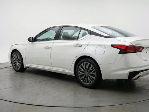 Used 2025 Nissan Altima 2.5 SV FWD image 6