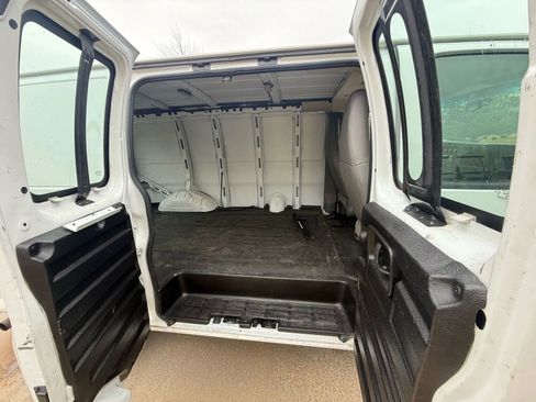 Used 2019 Chevrolet Express 2500 w/ Driver Convenience Package image 6