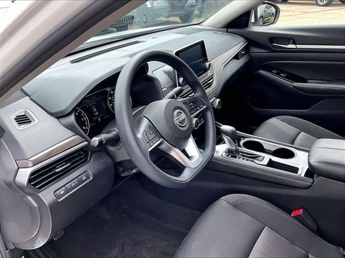 Used 2023 Nissan Altima 2.5 SV FWD image 8