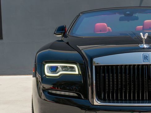 Used 2019 Rolls-Royce Dawn RWD image 34