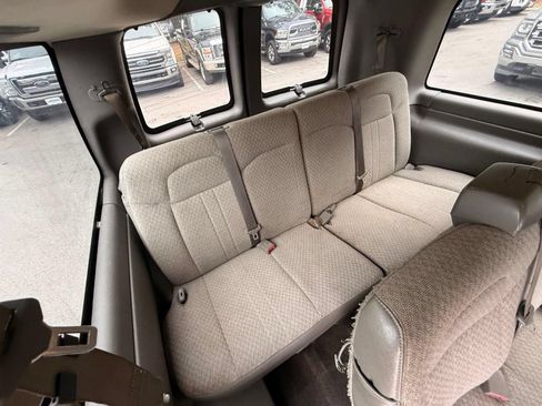 Used 2017 GMC Savana 2500 LT w/ LT Preferred Equipment Group RWD image 23