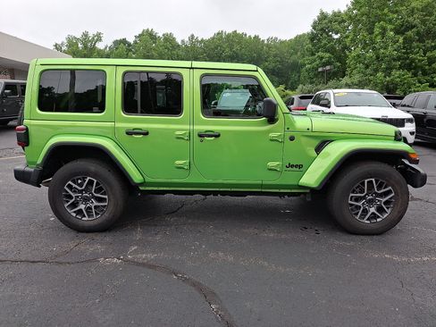 Certified 2026 Jeep Wrangler Unlimited Sahara w/ Safety Group AWD/4WD image 7