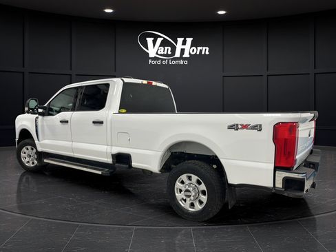 Used 2023 Ford F350 XLT AWD/4WD image 5