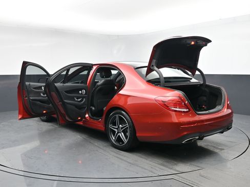 Used 2018 Mercedes-Benz E 300 4MATIC w/ Premium 2 Package image 28