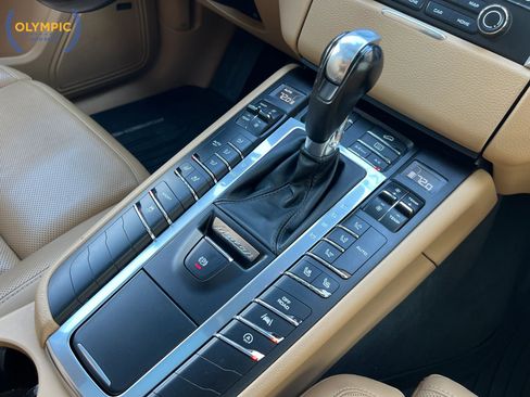 Used 2017 Porsche Macan AWD/4WD image 32