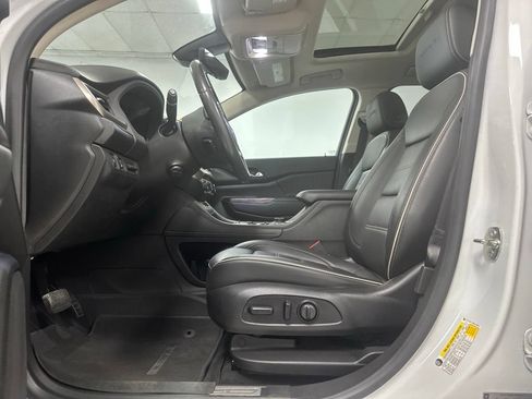 Used 2021 GMC Acadia Denali w/ Denali Technology Package FWD image 19
