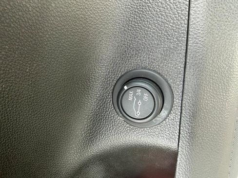 Used 2020 Buick Envision Essence FWD image 12
