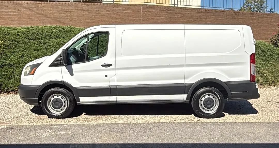 Used 2016 Ford Transit 150 130 Low Roof RWD image 3