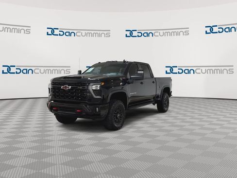 Used 2025 Chevrolet Silverado 2500 ZR2 w/ Technology Package AWD/4WD image 5