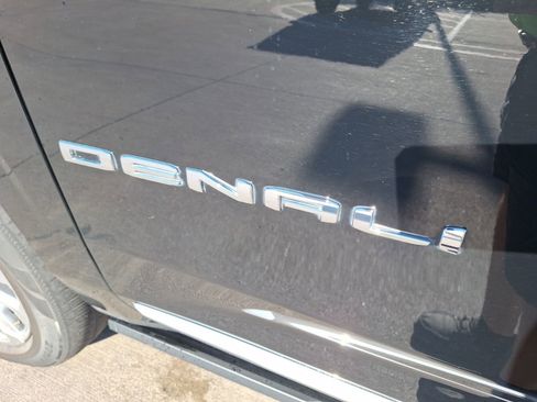 Used 2021 GMC Yukon Denali w/ Denali Premium Package image 14