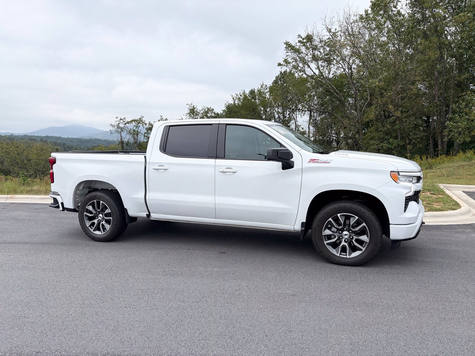 Used 2024 Chevrolet Silverado 1500 RST w/ Z71 Off-Road Package AWD/4WD image 7