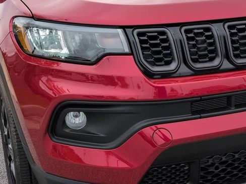 New 2026 Jeep Compass Latitude image 9