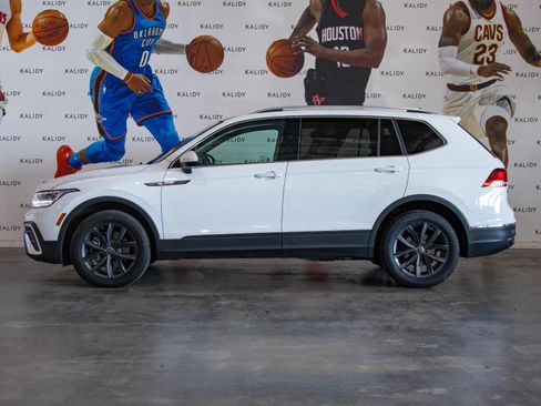 Used 2022 Volkswagen Tiguan SE image 16