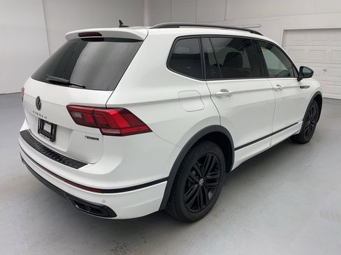 Used 2022 Volkswagen Tiguan SE R-Line image 11