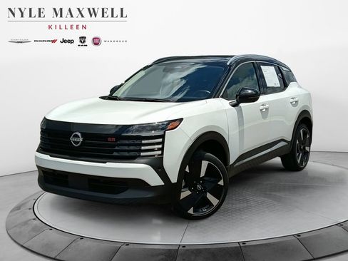 Used 2025 Nissan Kicks SR w/ SR Premium Package FWD image 1