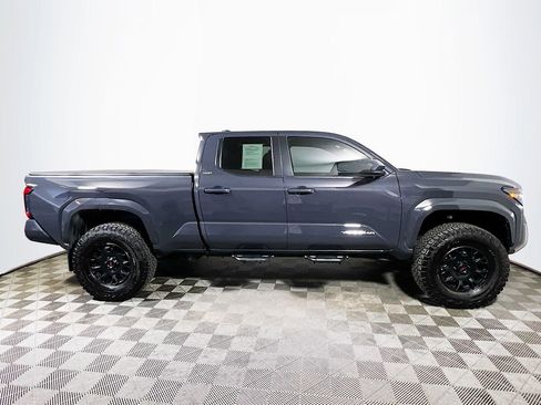 Certified 2025 Toyota Tacoma SR5 AWD/4WD image 9