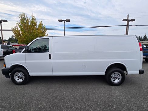 Used 2022 GMC Savana 2500 Extended image 4