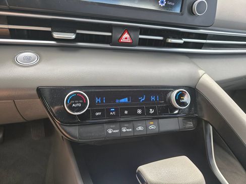 Used 2022 Hyundai Elantra SEL FWD image 24