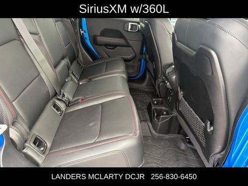 Used 2025 Jeep Gladiator Rubicon w/ Dual Top Group AWD/4WD image 17