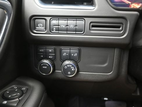 Used 2023 Chevrolet Suburban LT AWD/4WD image 18