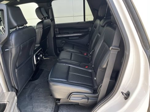 Used 2019 Ford Expedition XLT w/ Equipment Group 202A AWD/4WD image 6