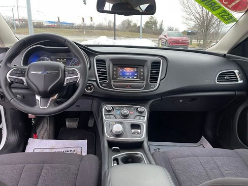 Used 2015 Chrysler 200 Limited w/ Convenience Group image 7