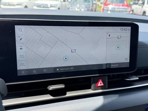Used 2025 Kia Carnival EX FWD image 22