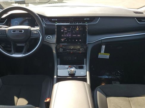 New 2025 Jeep Grand Cherokee Altitude image 12