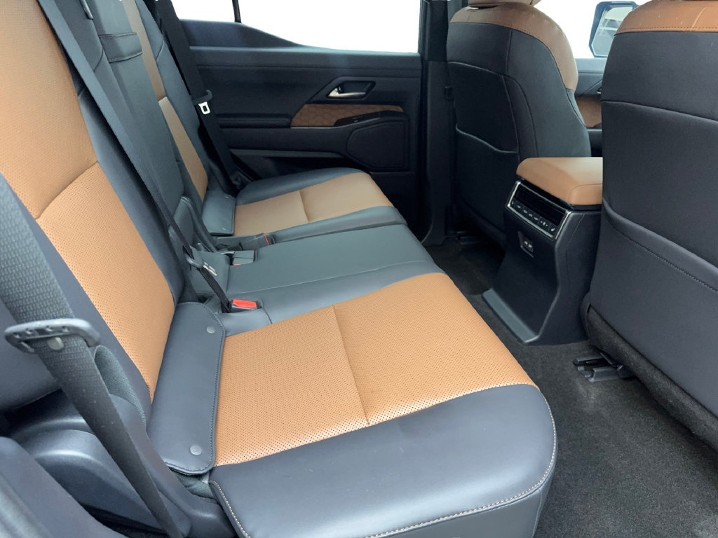 Used 2025 Lexus GX 550 w/ Accessory Package (2T) AWD/4WD image 45