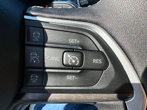 Used 2024 Jeep Grand Cherokee L Limited w/ Black Appearance Package AWD/4WD image 39