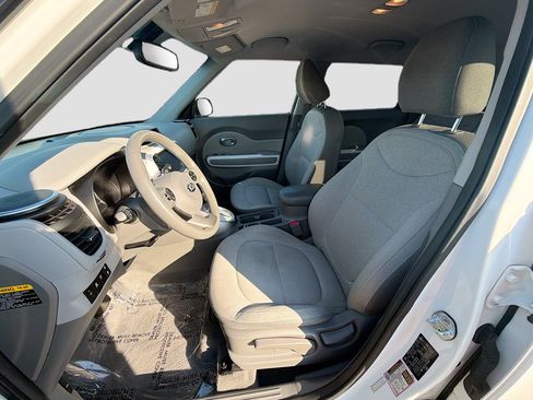 Used 2016 Kia Soul EV FWD image 13