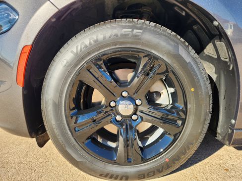 Used 2023 Dodge Charger SXT image 11