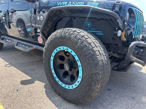 Used 2018 Jeep Wrangler Unlimited Sport S AWD/4WD image 3