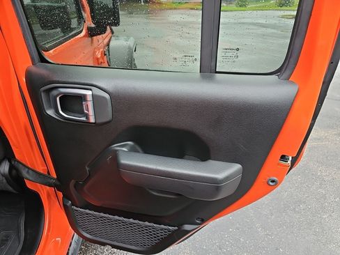 Used 2023 Jeep Wrangler Unlimited w/ Sun & Screen Package AWD/4WD image 17