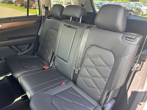 Used 2026 Volkswagen Atlas SE w/ Panoramic Sunroof Package FWD image 11