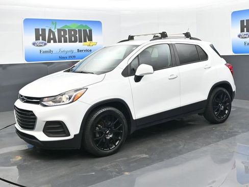 Used 2021 Chevrolet Trax LT w/ Sport Edition FWD image 3