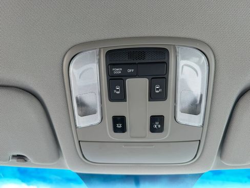Used 2019 Kia Sedona LX FWD image 31