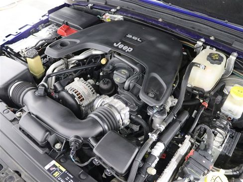 Used 2018 Jeep Wrangler Unlimited Sahara image 37