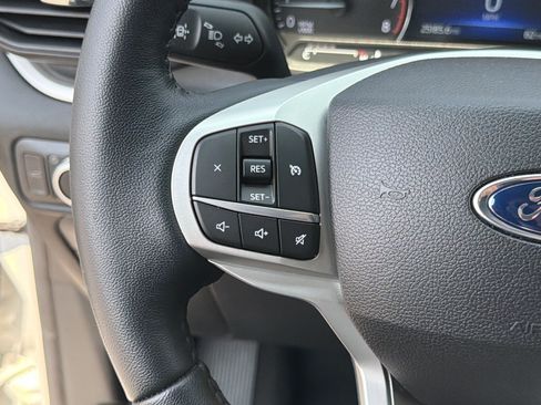 Used 2022 Ford Explorer XLT RWD image 30