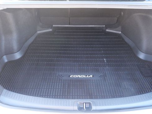 Used 2020 Toyota Corolla LE image 31