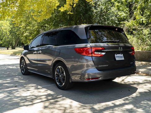 Used 2024 Honda Odyssey Elite image 7